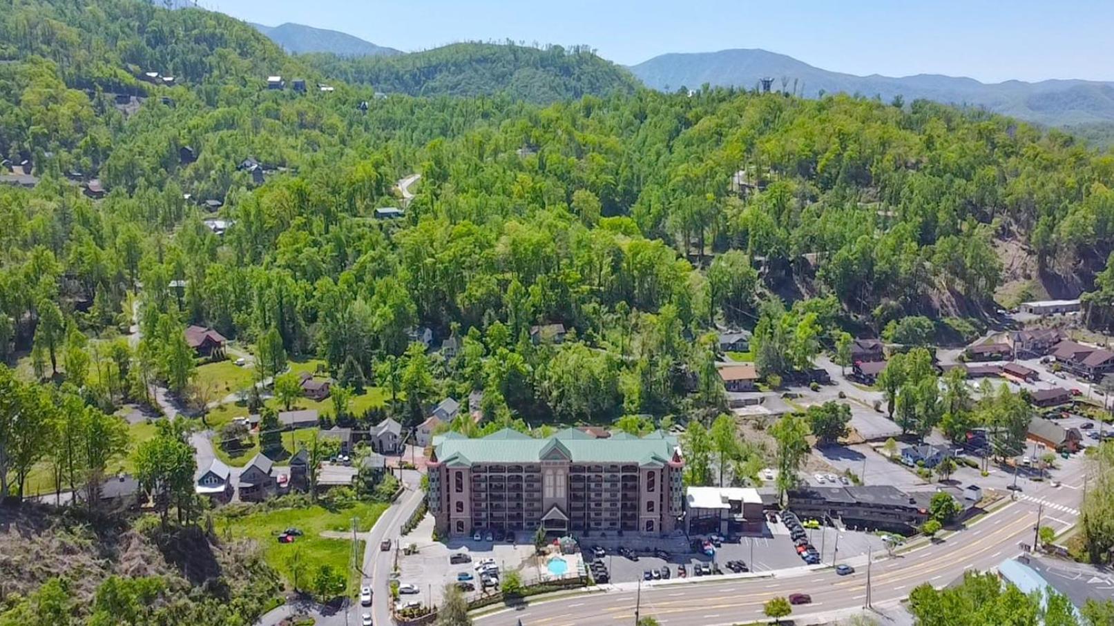 Luxurious Condo, Pool, Fireplace, Hiking Gatlinburg Exterior foto